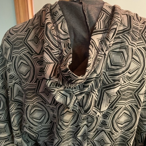 Zumba women’s Geometric Patterned Hoodie wrap with tie shirt size small - Picture 6 of 9